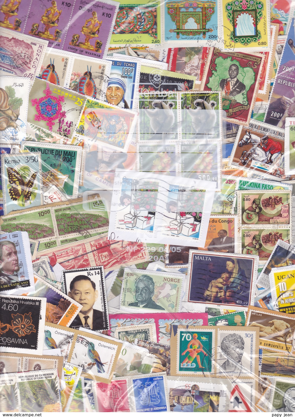 1 Kg TIMBRES MONDE - Petits Et Grands Formats-  Sur Fragments - En Provenance Des Missions - Vrac (min 1000 Timbres)