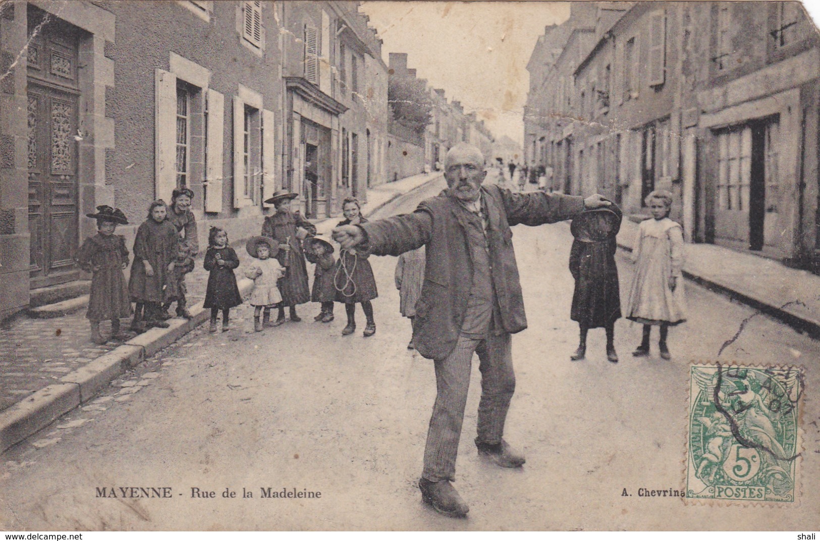 CPA MAYENNE RUE DE LA MADELEINE - Mayenne