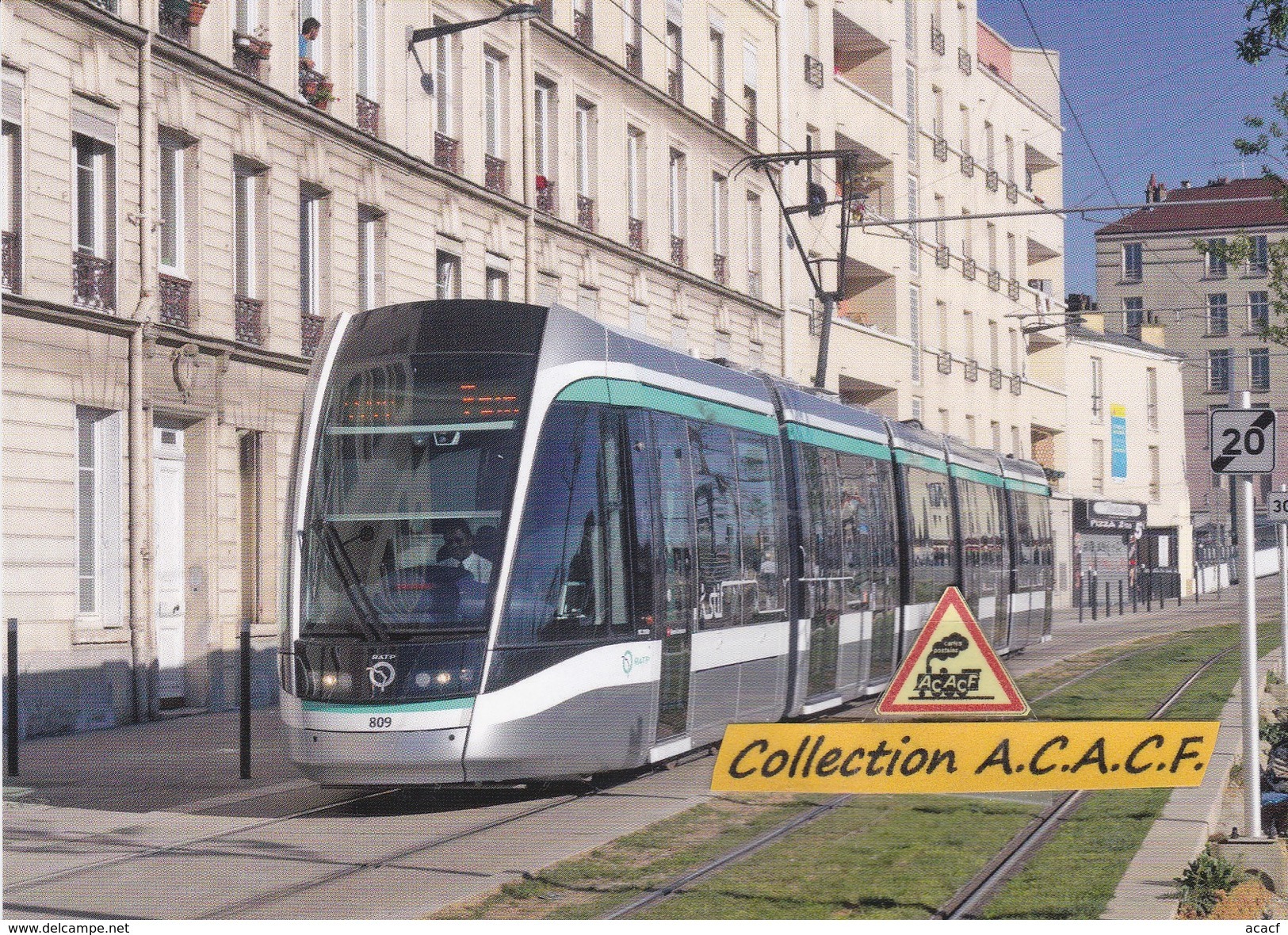 Tramway Citadis 302 Alstom (T8 RATP), à Saint-Denis (93)  - - Saint Denis