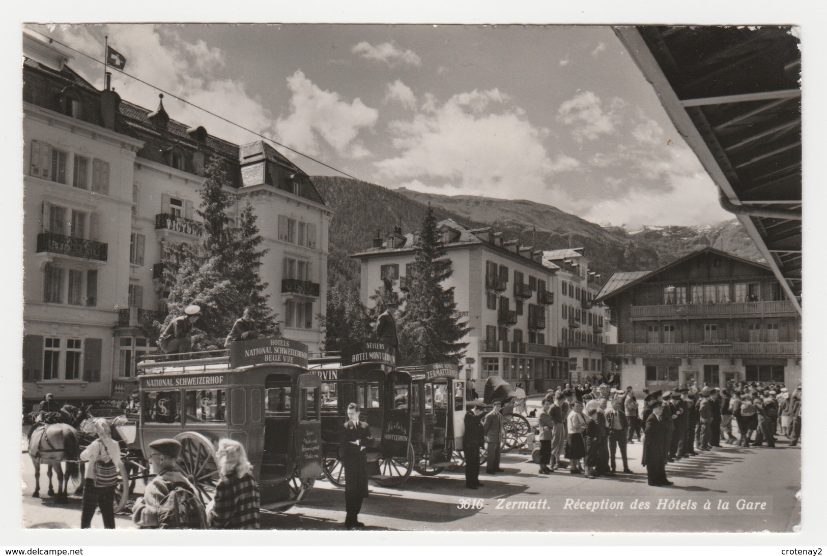 Suisse Valais Zermatt N°3616 Réception Des Hôtels à La Gare Attelages Chevaux Aux Noms Des Hôtel Attendent Voyageurs - Zermatt