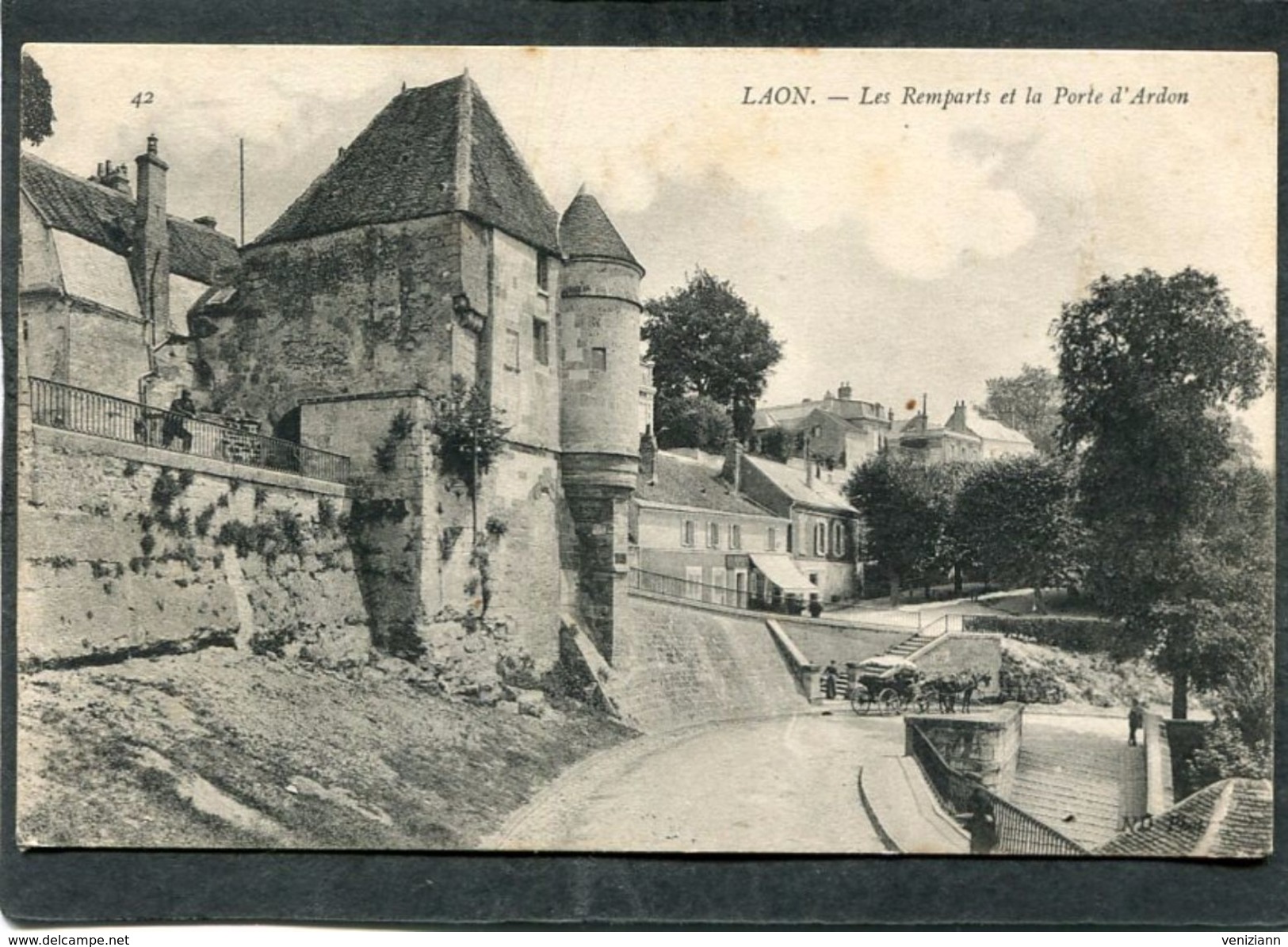 CPA - LAON - Les Remparts Et La Porte D'Ardon, Animé - Attelage - Laon