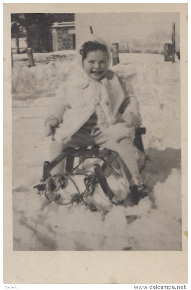 Photographie - Enfant Neige Luge - Sports D'hiver - Photographie