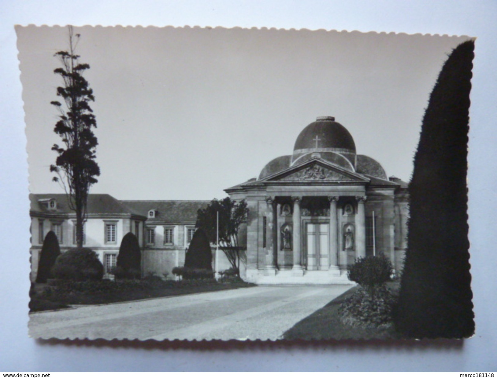 VERSAILLES - Cour D'Honneur Et Façade Lycée Hoche - Versailles