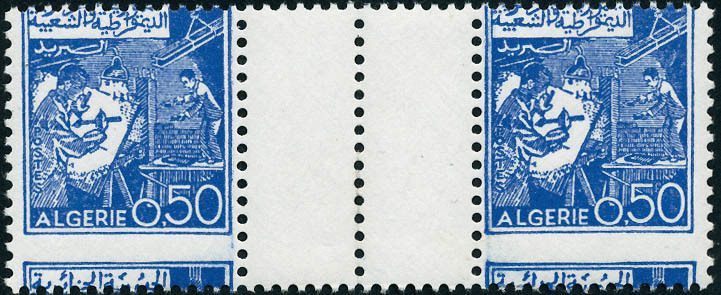 Neuf Sans Charnière N°396. 50c Bleu. Paire Horizontale Interpanneau Avec Piquage à Cheval. T.B. - Other & Unclassified