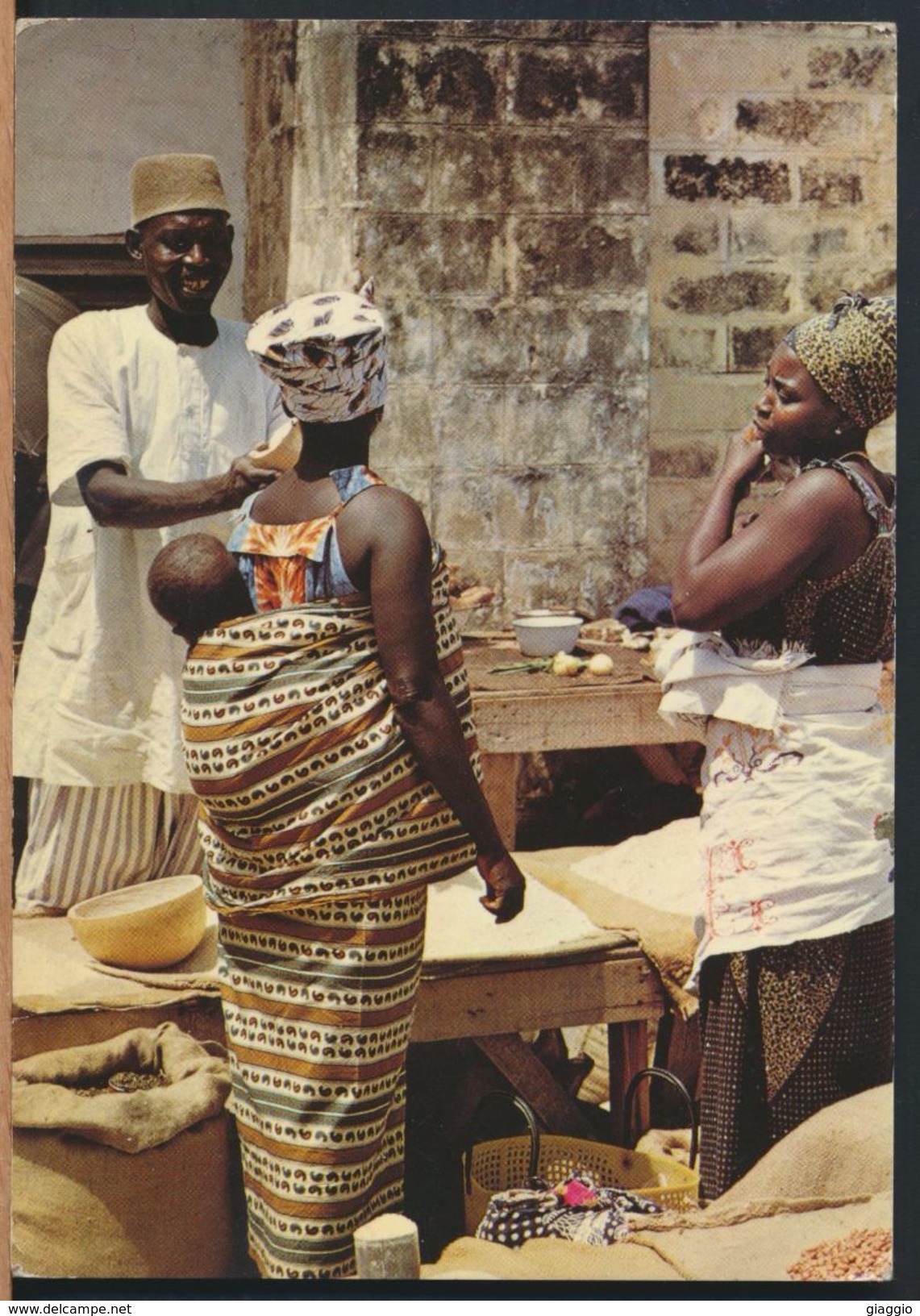 °°° 8315 - GAMBIA - BATHURST - JOLA WOMAN WITH HER CHILD AT ALBERT MARKET - With Stamps °°° - Gambie