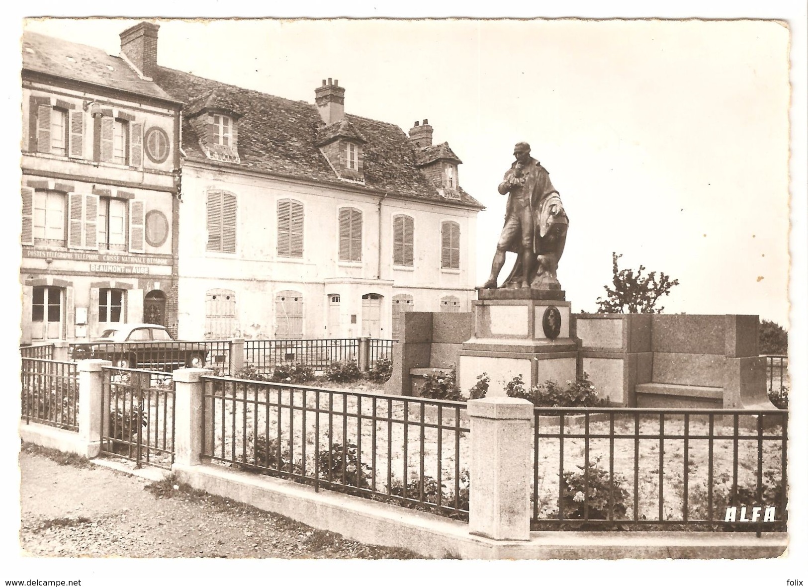 Beaumont-en-Auge - Statue De 'de Laplace' - Postes Télégraphe Téléphone Caisse D'épargne - Classic Car - 1977 - Andere & Zonder Classificatie