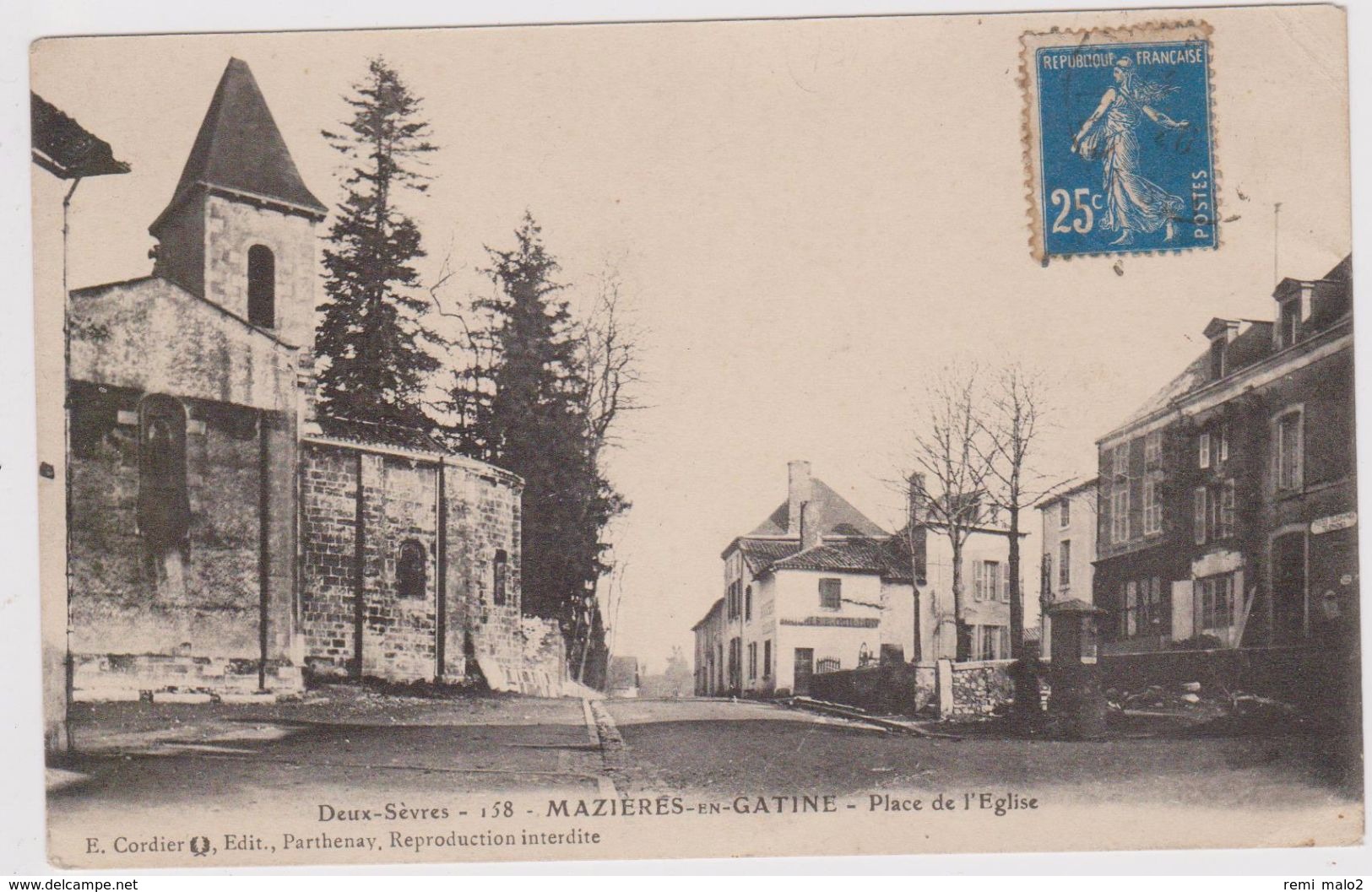 CARTE POSTALE   MAZIERES En GATINE 79  Place De L'église - Mazieres En Gatine