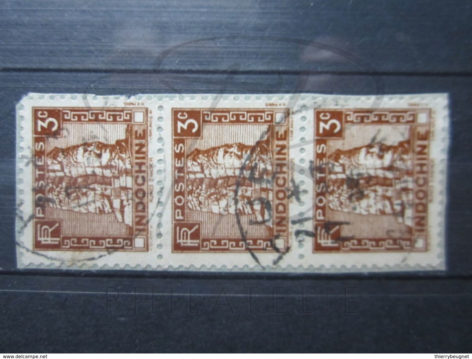 VEND BEAUX TIMBRES D ' INDOCHINE N° 157 EN BANDE DE 3 , OBLITERATION " HUE - ANNAM " !!! - Oblitérés