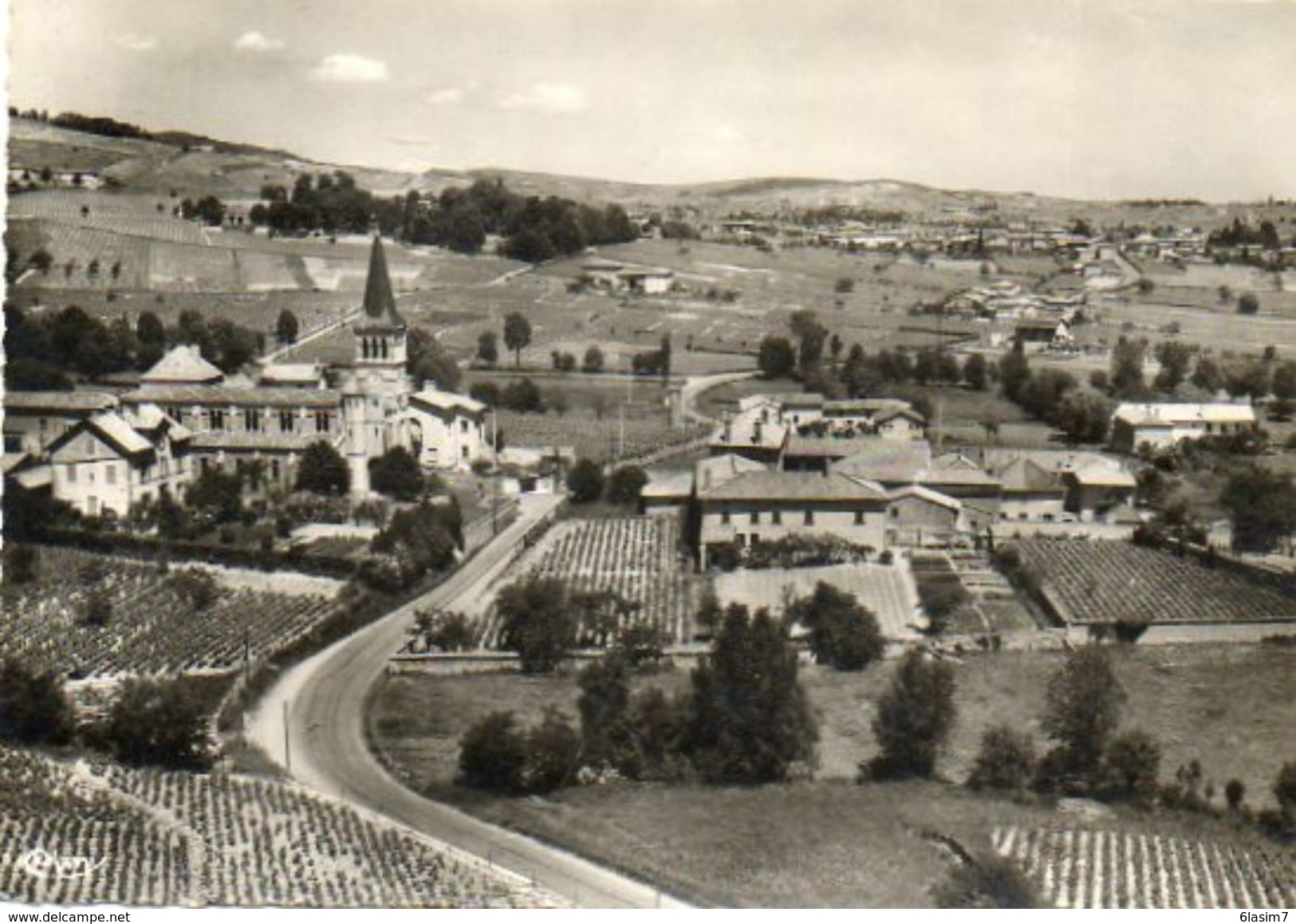 CPSM Dentelée - CHENAS (69) - Vue Aérienne Du Centre-Bourg Viticole En 1968 - Chenas