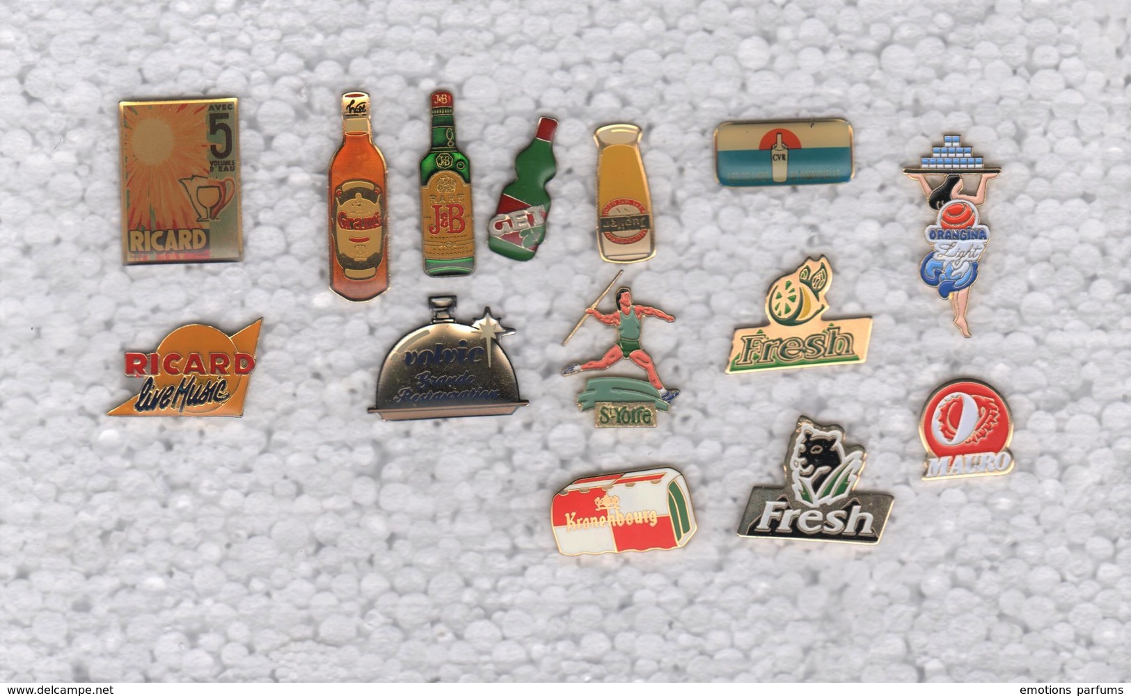 Lot De 14 Pins Pin's Boissons Biere Ricard JB Whisky Orangina Fresh Volvic Jet Mauro Avec Attaches - Loten