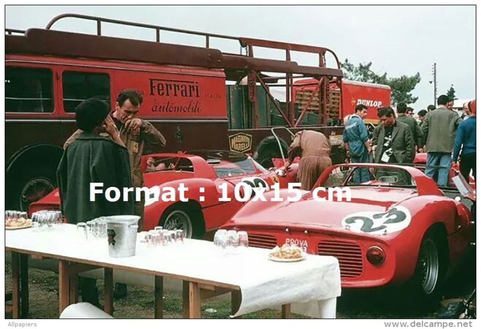 Reproduction D'une Photographie Des Ferrari 250P Avec Leur Camion De Transport Aux 24H Du Mans De 1963 - Other & Unclassified