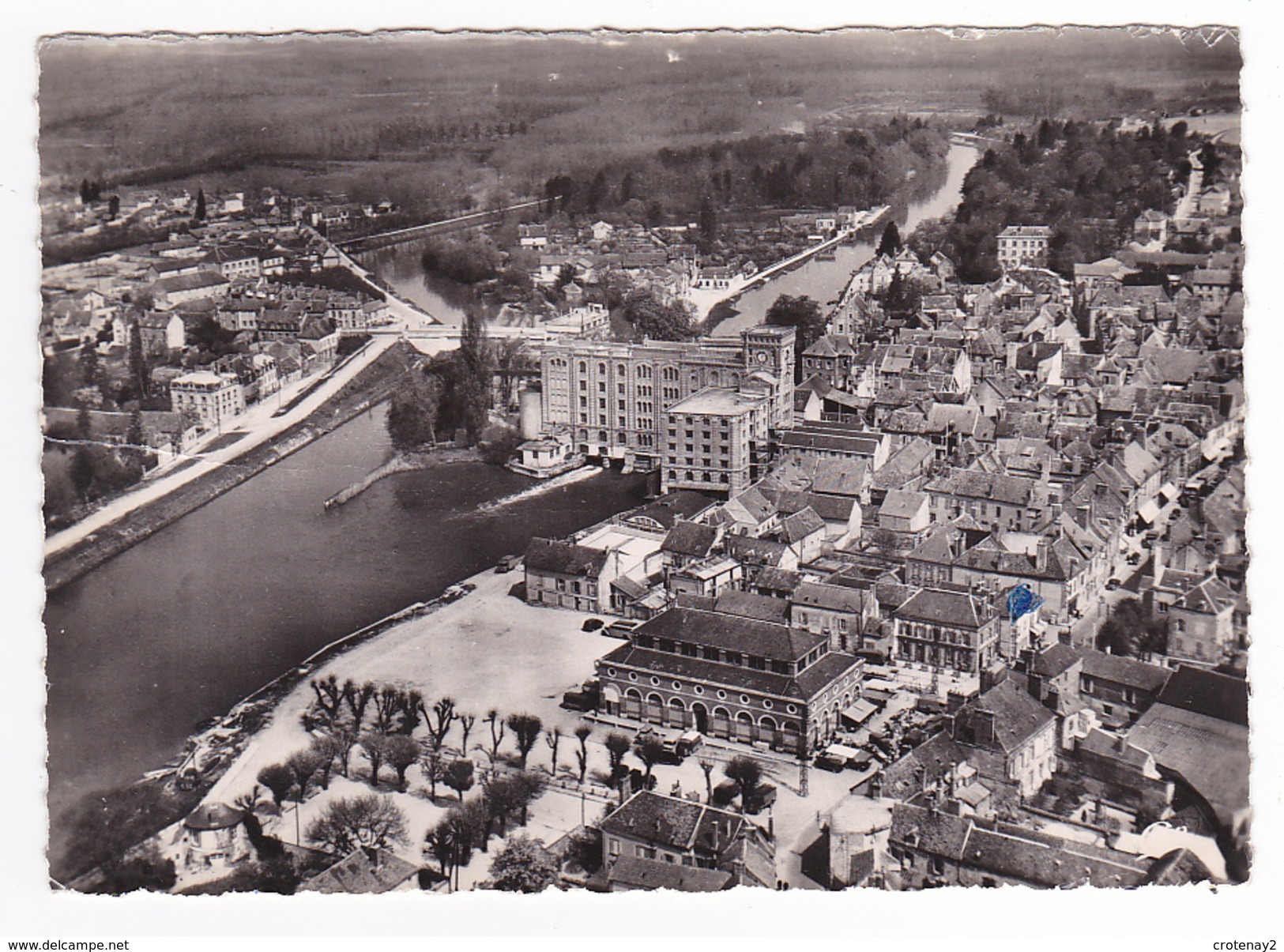 10 Nogent Sur Seine N°3 Le Marché Les Moulins Et La Seine En 1961 BUS Ancien Vue Aérienne Bret - Nogent-sur-Seine