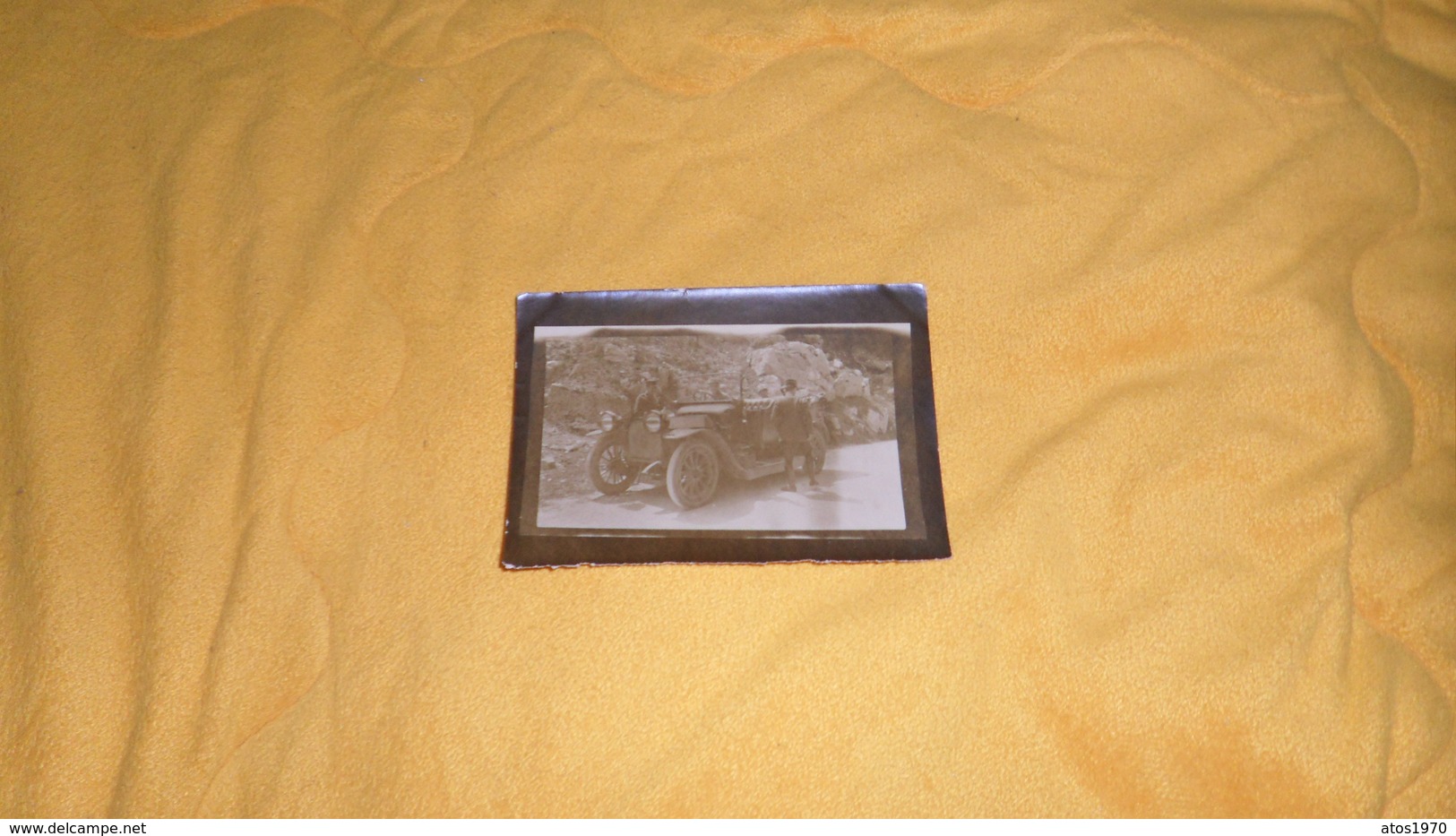 PHOTO ANCIENNE DATE ?. /. VOITURE A IDENTIFIER. / PERSONNE ANONYME. - Cars