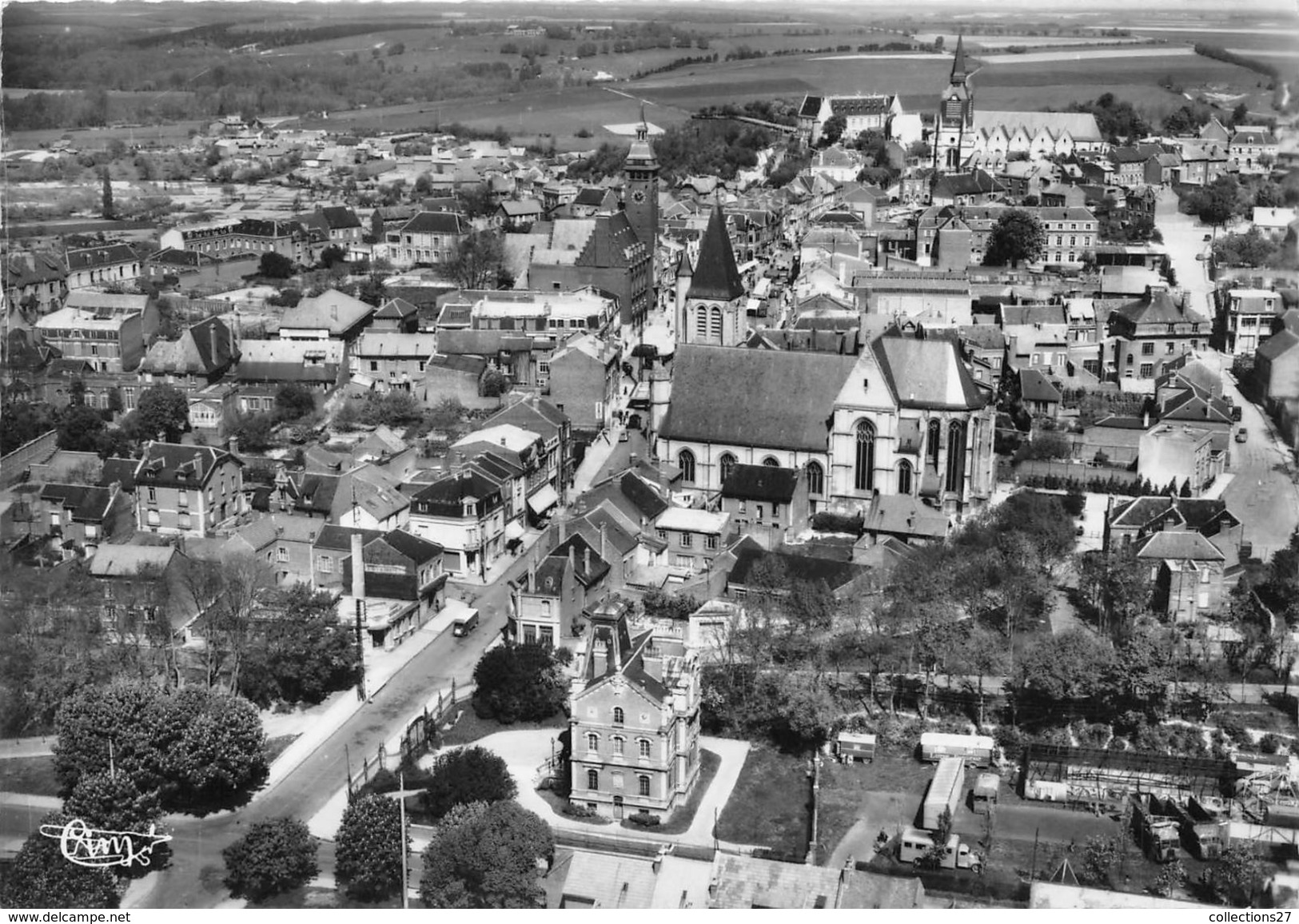 80-MONTDIDIER- EGLISE ST-PIERRE ET ST-SEPULCRE , VUE AERIENNE - Montdidier