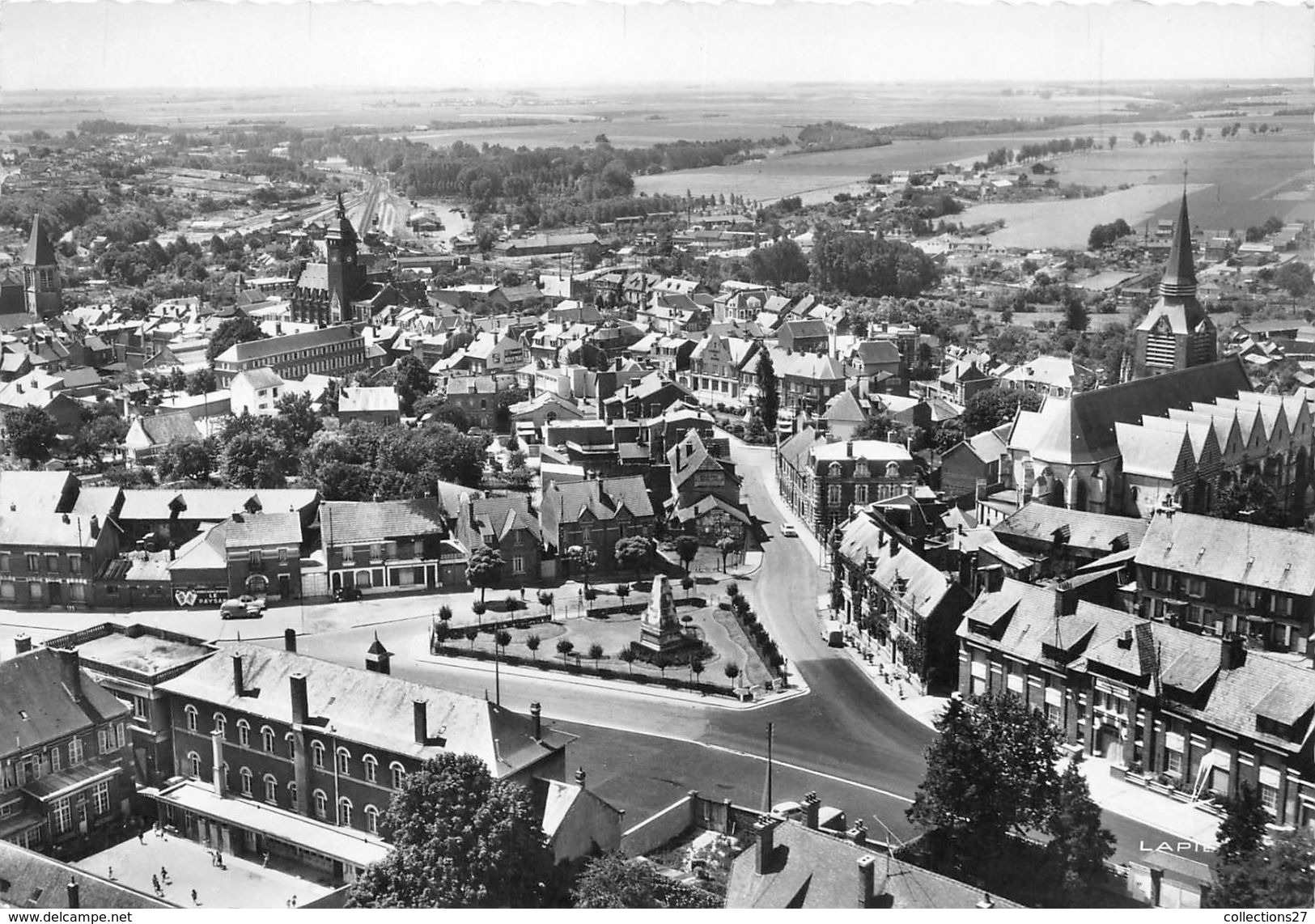 80-MONTDIDIER- PLACE DE LA REPUBLIQUE ET VUE GENERALE - Montdidier