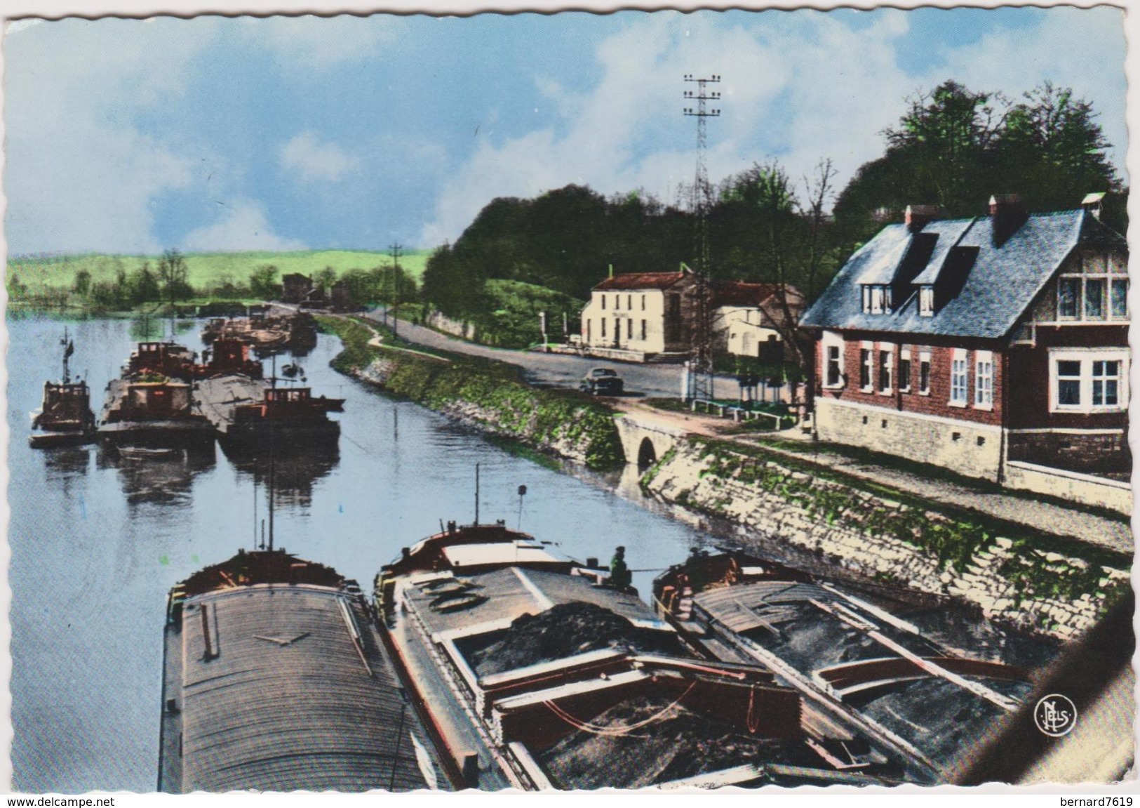 Belgique   Heer-agimont Sur Meuse Douane Belge Et 1 Cafe Francais Bateaux Devant L'eclusel - Autres & Non Classés