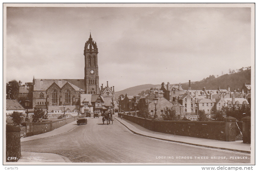 Royaume-Uni - Peebles - Looking Across Tweed Bridge - Peeblesshire