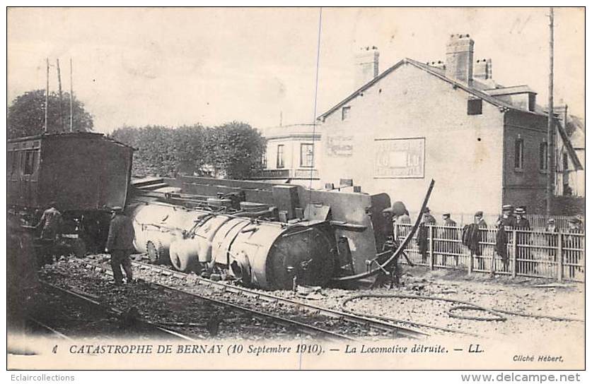 Bernay   27:     Catastrohe Chemin De Fer.La Locomotive Détruite     (voir Scan) - Bernay