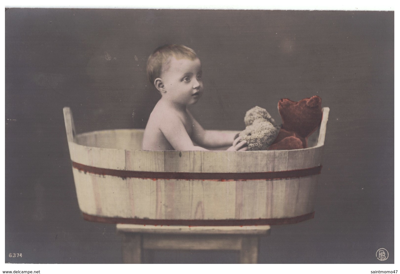 ENFANT DANS SON BAIN . OURS EN PELUCHE - Réf. N°4348 - - Scènes & Paysages