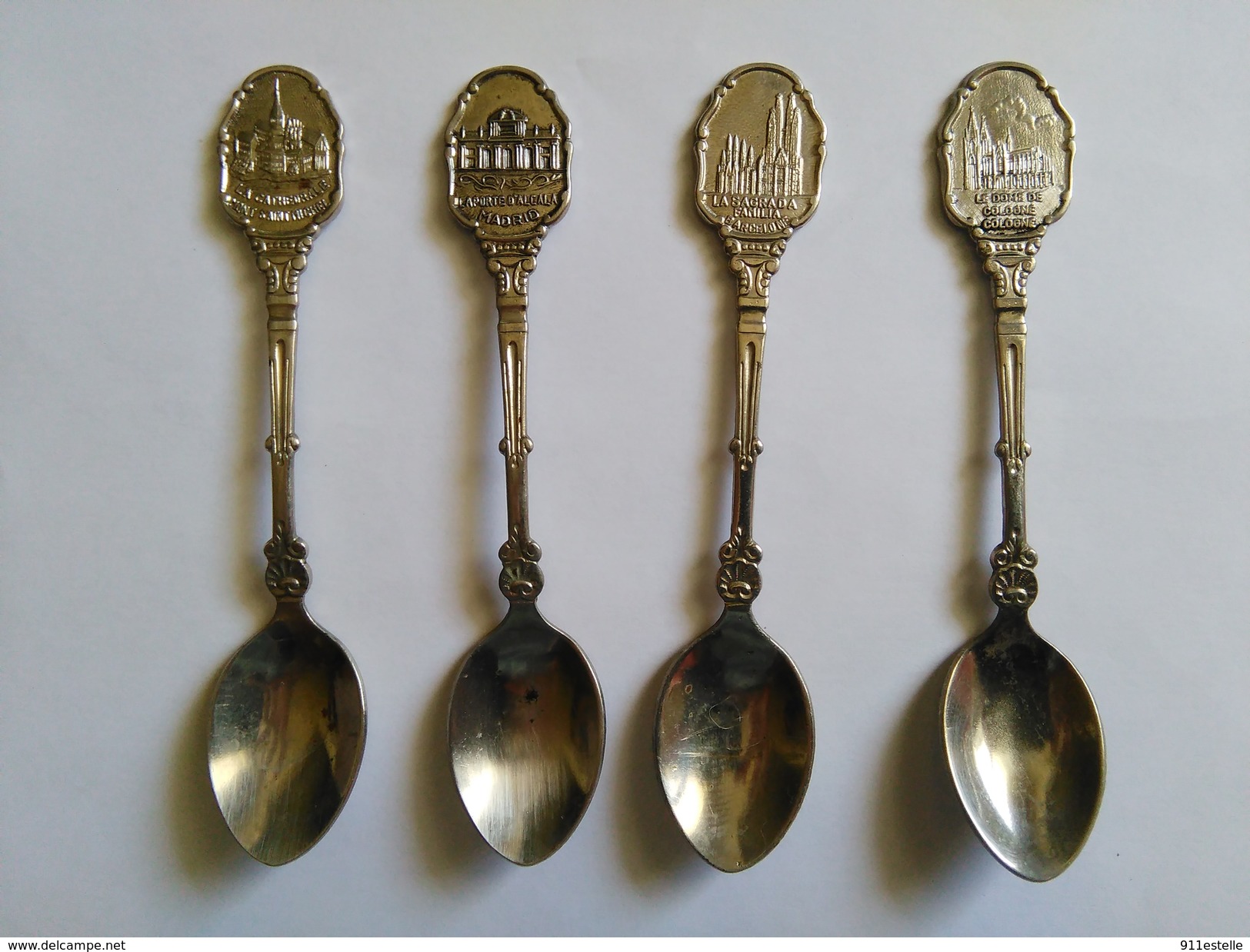 4  CUILLERES  PETITES  De Collection   De  CAPITALES  DIVERSES - Spoons