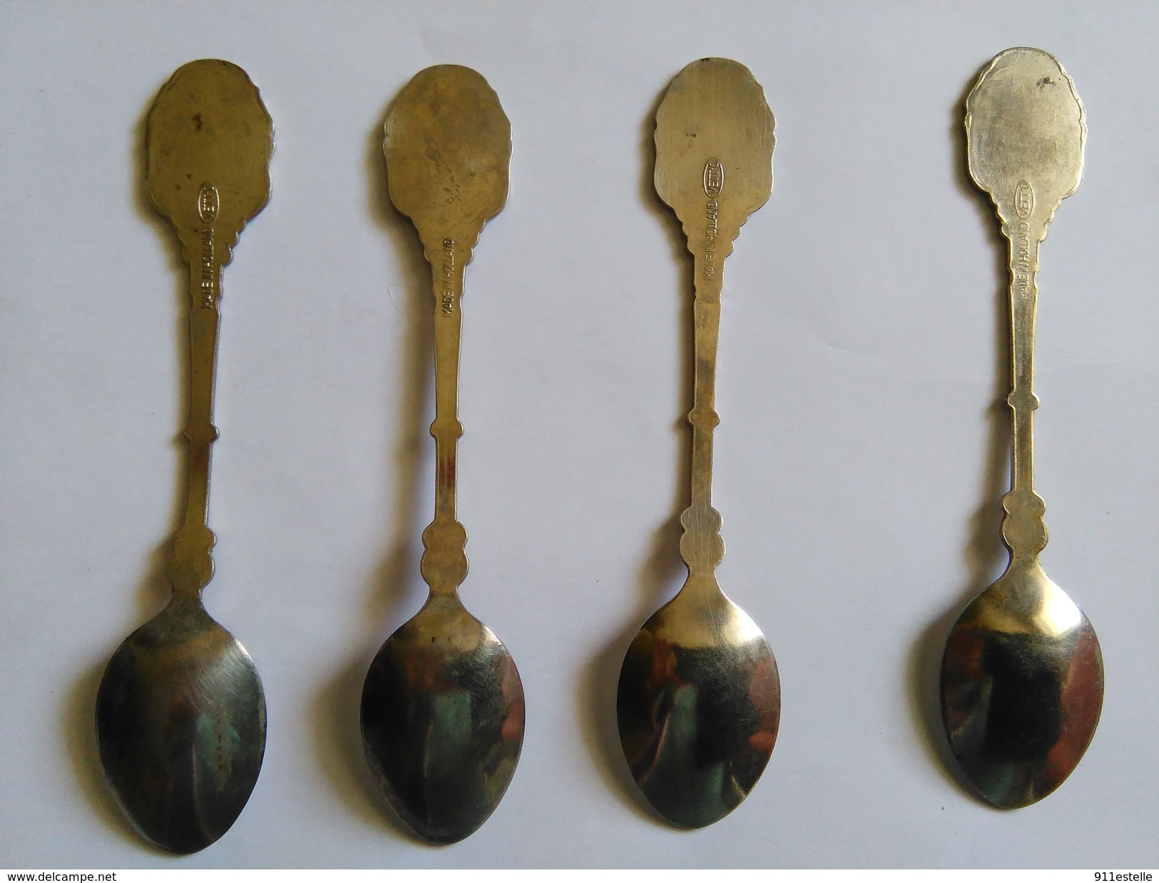 4  CUILLERES  PETITES  De Collection   De  CAPITALES  DIVERSES - Spoons