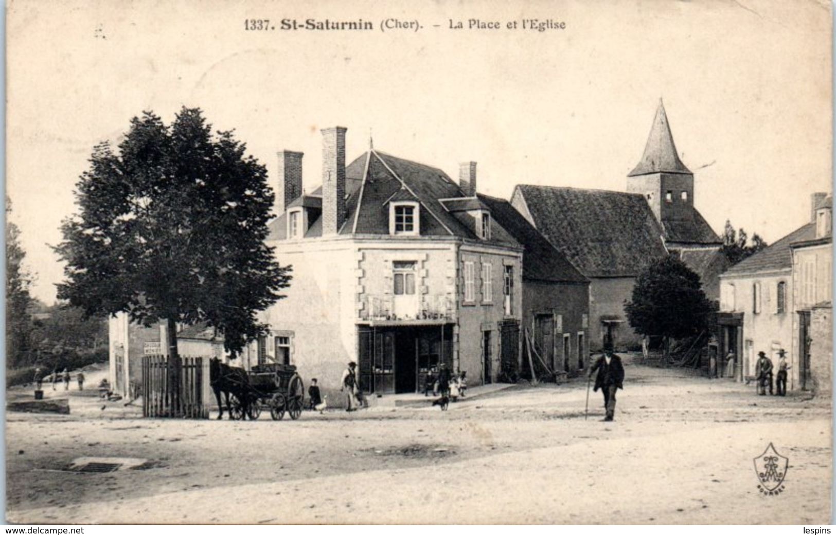 18 - SAINT SATURNIN --  La Place Et L'Eglise - Saint-Saturnin