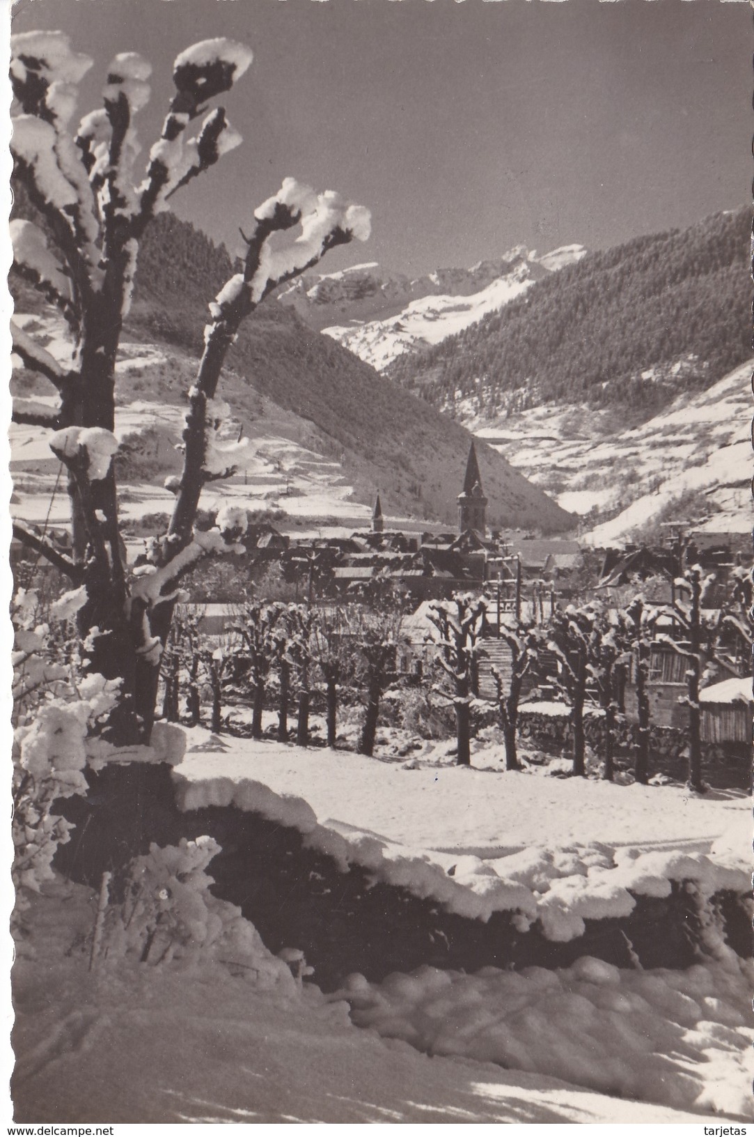 260 POSTAL DEL VALLE DE ARAN DE VIELLA VISTA PARCIAL Y AL FONDO EL PUERTO DE VIELLA DEL AÑO 1962 - Lérida