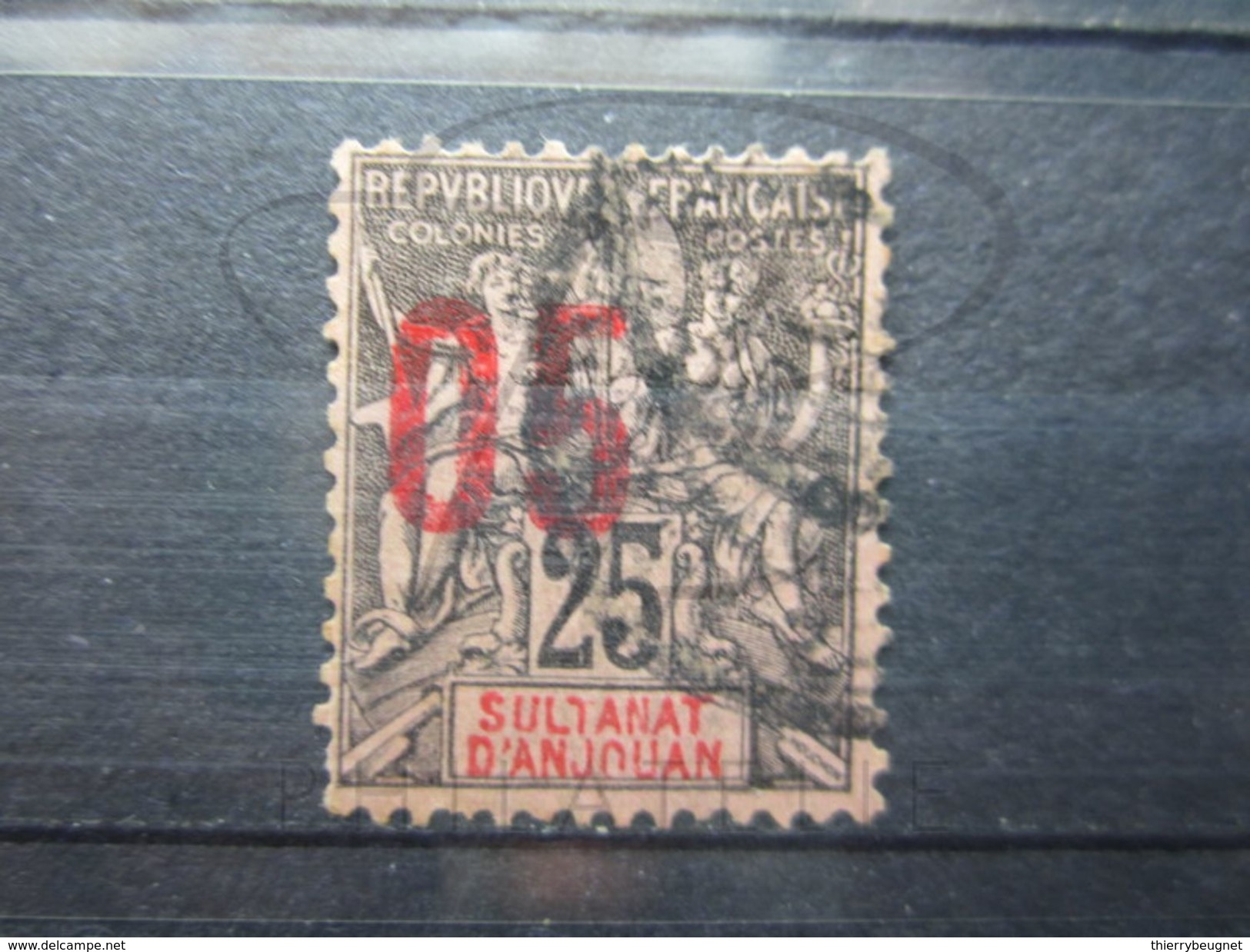 VEND BEAU TIMBRE D ' ANJOUAN N° 24 , SURCHARGE DECALEE !!! - Used Stamps