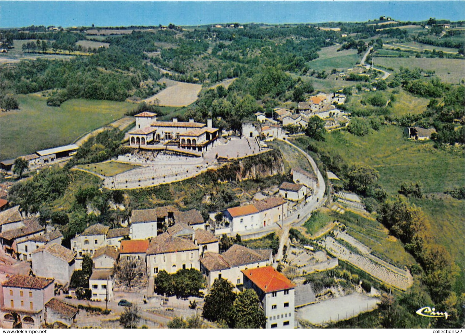 82-MONTAIGU-DE-QUERCY-  VUE GENERALE AERIENNE  AVEC LE CHATEAU - Montaigu De Quercy