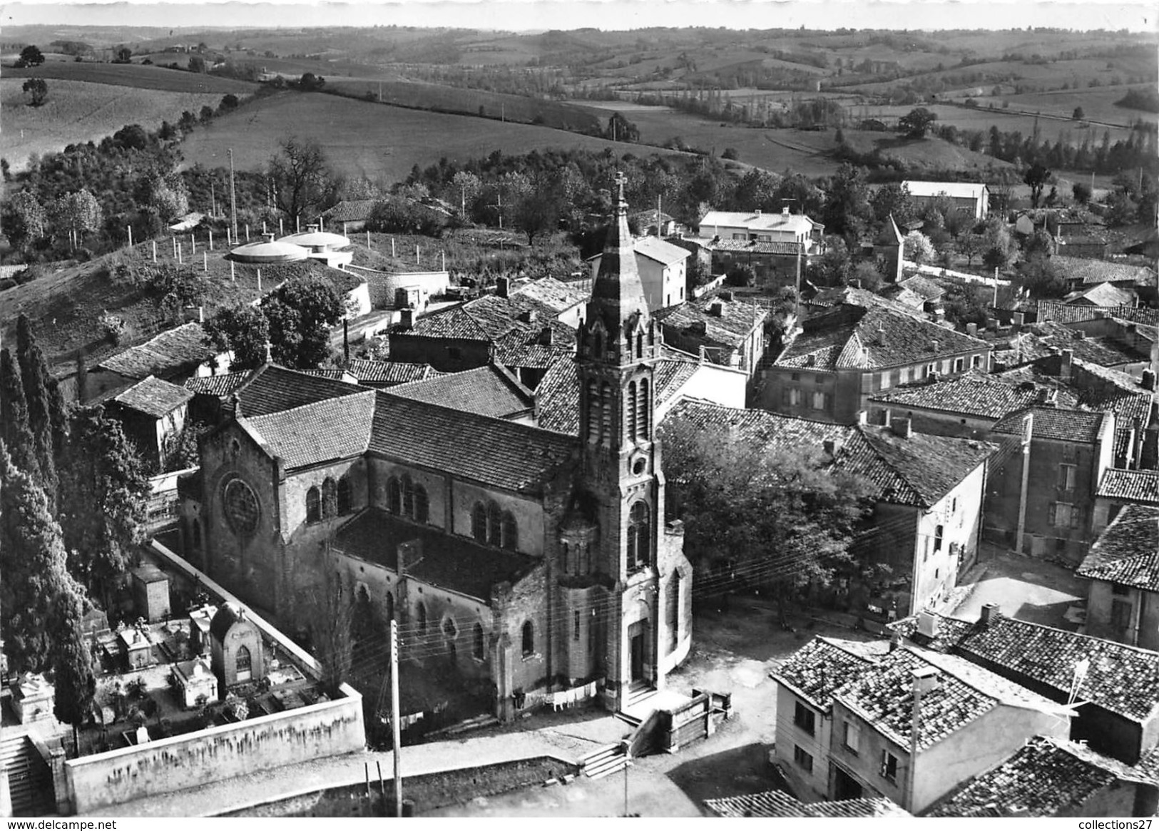 82-MONTCLAR DE QUERCY- QUARTIER DE L'EGLISE VUE DU CIEL - Montclar De Quercy