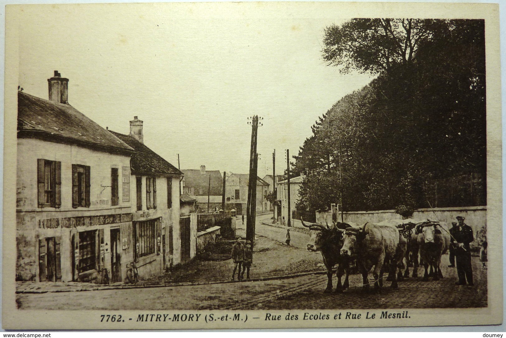 RUE DES ÉCOLES ET RUE LE MESNIL - MITRY MORY - Perthes