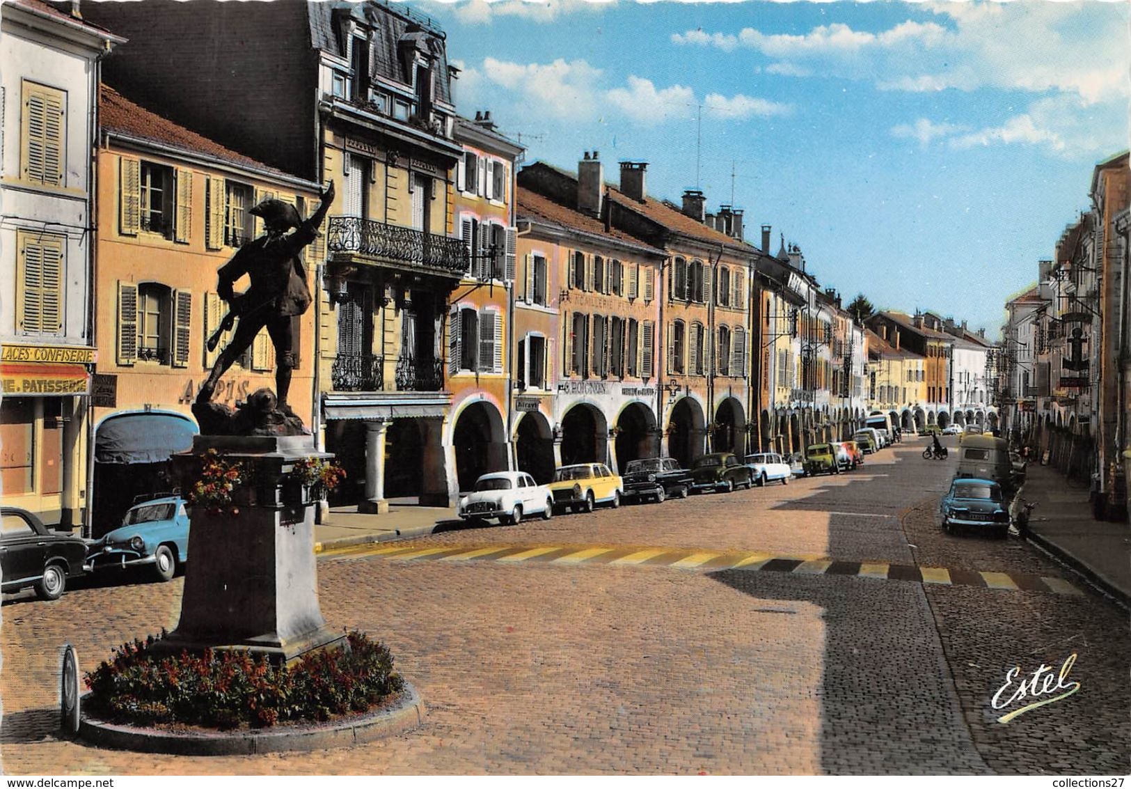 88-REMIREMONT- VUE D'ENSEMBLE DES ARCADES ET MONUMENT DU VOLONTAIRE PAR CHOPPIN 1899 - Remiremont