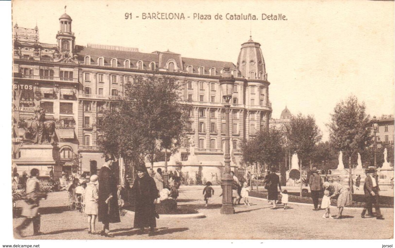 POSTAL    BARCELONA  - CATALUÑA  -DETALLE DE LA PLAZA DE CATALUÑA - Barcelona