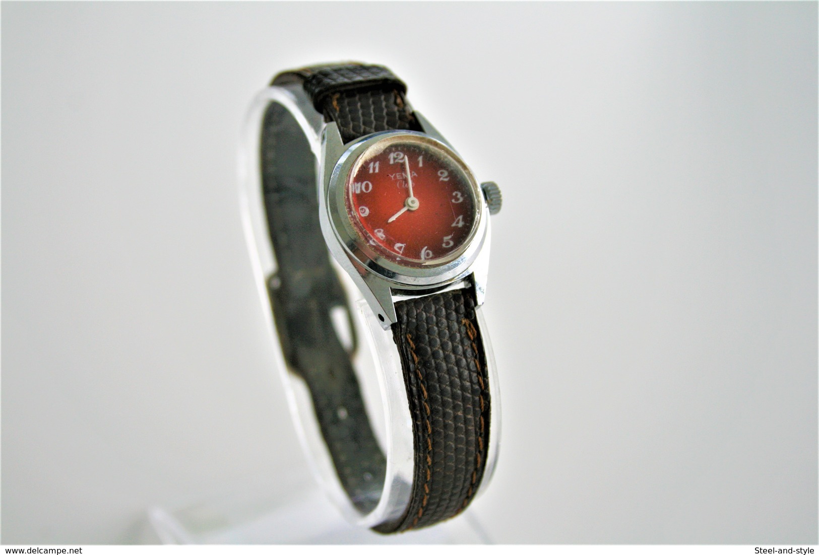 Watches : YEMA CLUB HAND WIND - RaRe RED DIAL  - 1980's  - Original - Swiss Made - Running - Excelent Condition - Orologi Moderni