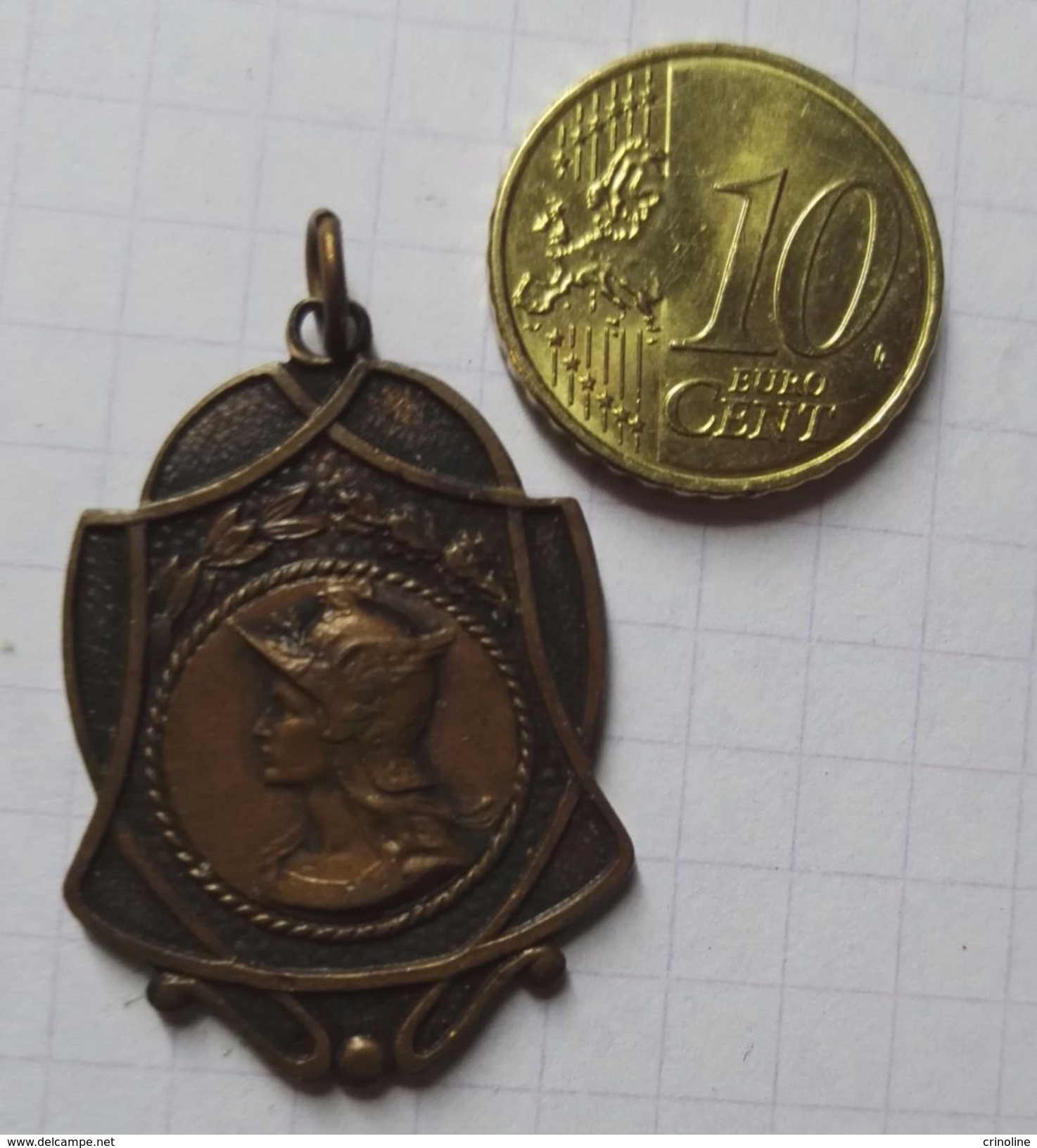 Médaille Pendentif Bijoux  Ancien Mairie De Lille 1927 Camps De Vacances - Other & Unclassified