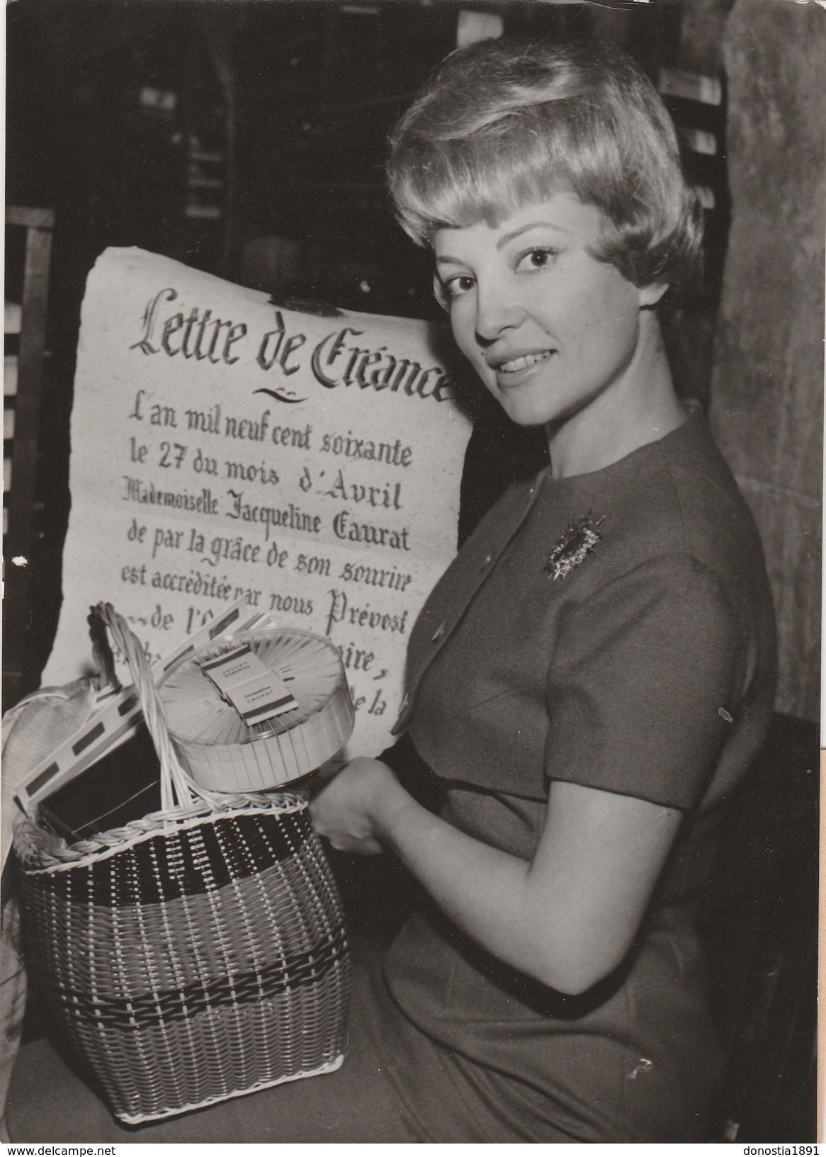 Jacqueline CAURAT,speakrine De La Télévision , Ambassadrice De L'objet Publicitaire , Paris-Tour Eiffel 28 Avril 1960 , - Célébrités