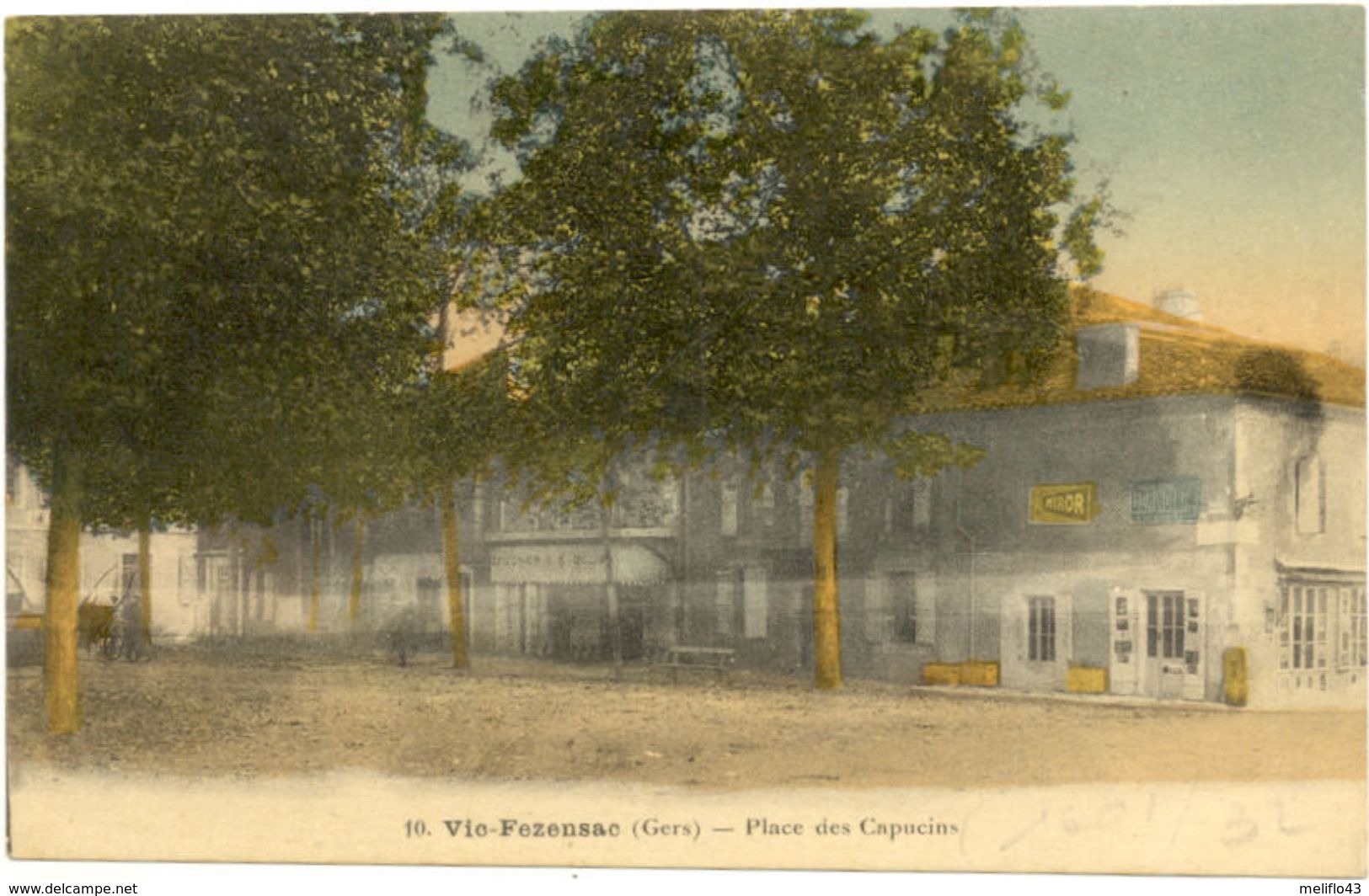 32/CPA - Vic Fezensac - Place Des Capucins - Vic-Fezensac