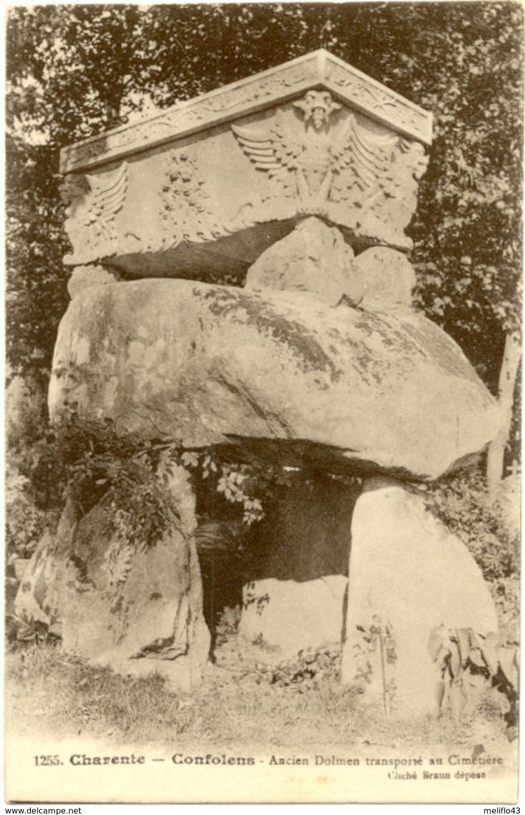 16/CPA - Confolens - Ancien Dolmen Transporté Au Cimetiere - Confolens