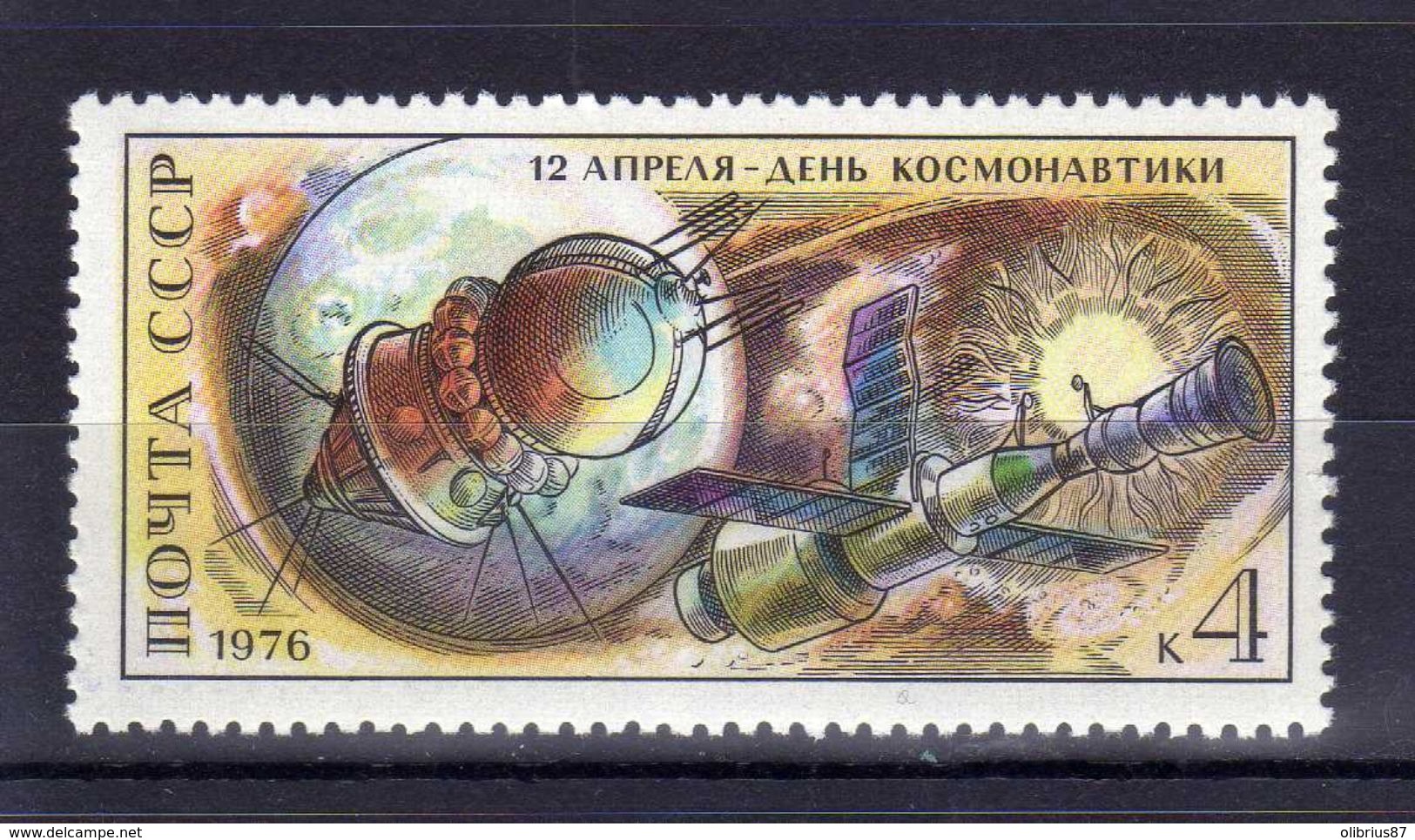 URSS Vaisseau Satellite "Vostok" Et L'arrimage Du Vaisseau "Soyouz" Avec La Station Spatiale "Saliout" - Russia & USSR