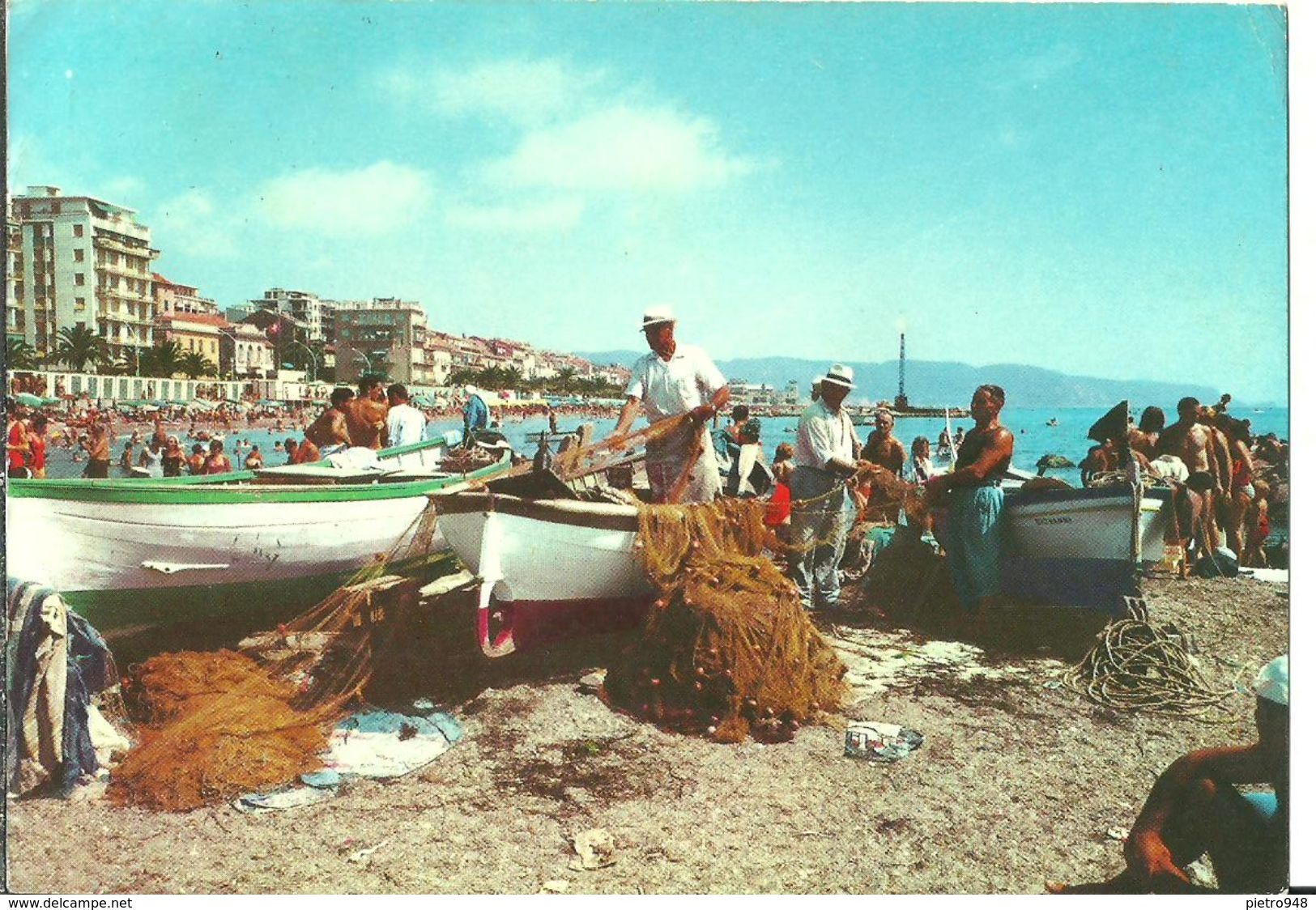 Loano (Savona, Liguria) Spiaggia Con Barche Da Pesca E Pescatori, The Beach And The Fisher Men, La Plage, Der Strand - Savona