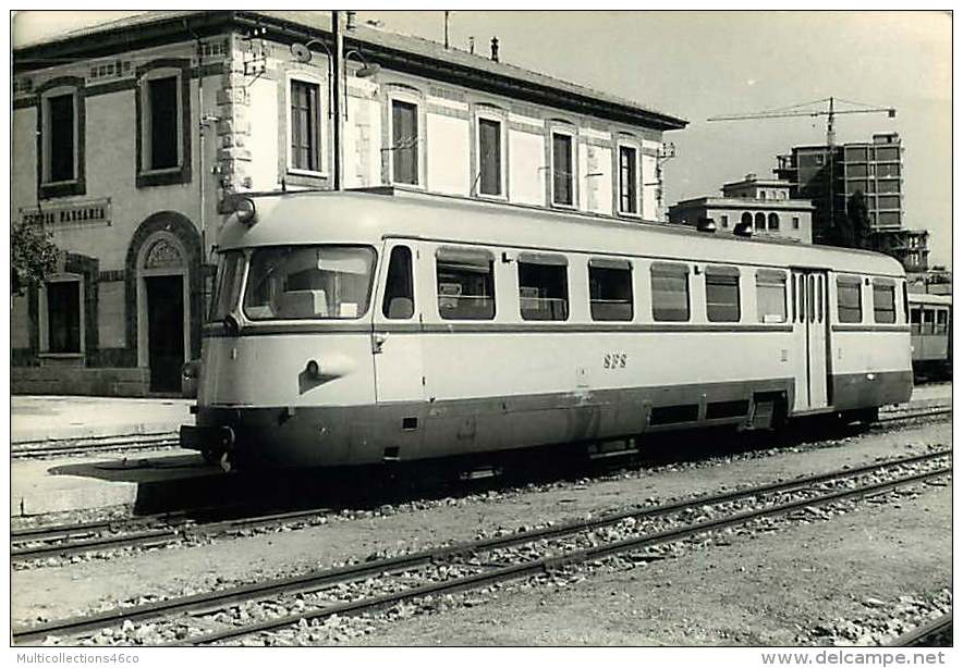 011017 - PHOTO TRAIN - ITALIE Ligne SASSARI PALAU Gare De Tempio Pausania SFS - Chemin De Fer Train Locomotive - Sassari