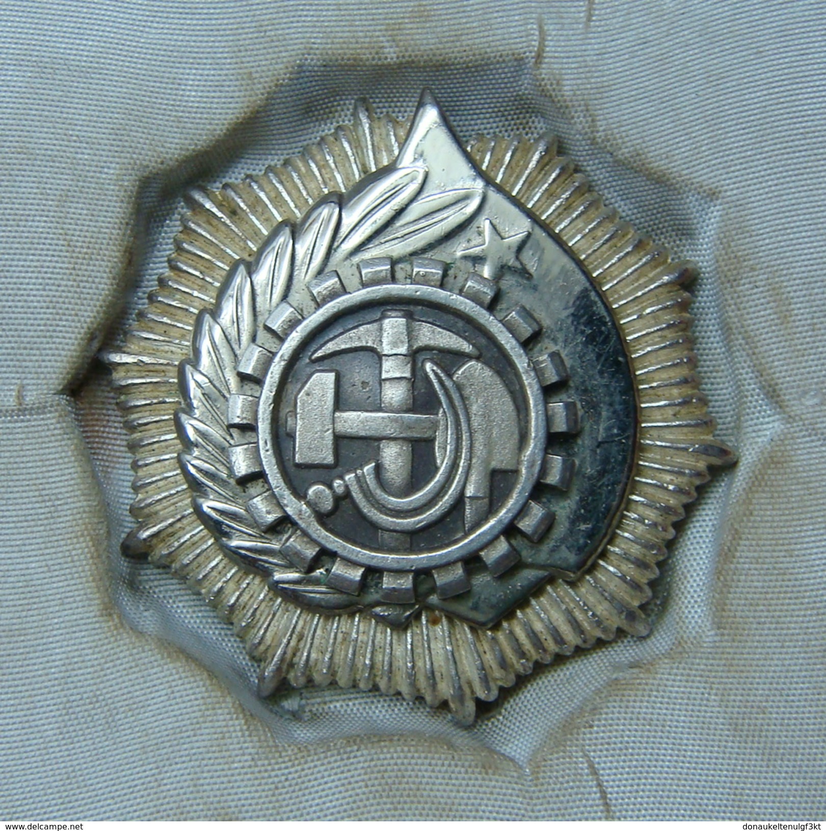 ALBANIA ORDER OF LABOR, WITH ORIGINAL BOX III CLASS - Autres & Non Classés