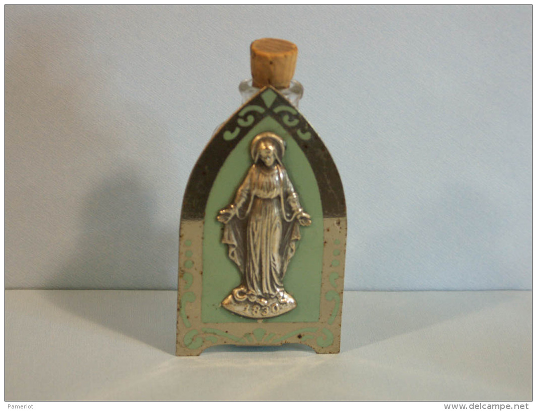 Ancienne Bouteille Eau Bénite Dans Son Suport - Holy Water In His Original Holder -8.5 X 4.6 X 2 Cm, 51 Grammes - Religion & Esotericism