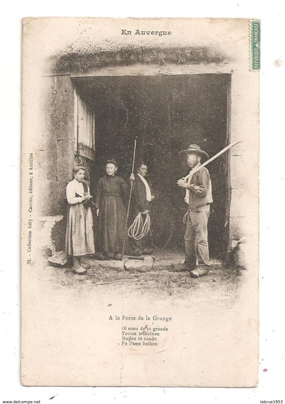En Auvergne -A La Porte De La Grange-(C.1201) - Autres & Non Classés