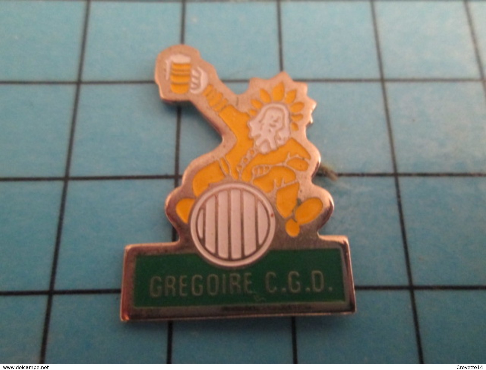 Pin811a Pin's Pins : Rare Et Belle Qualité : BIERES / IVROGNE CHEVAUCHANT UN TONNEAU DE BIERE GREGOIRE CGD - Bière