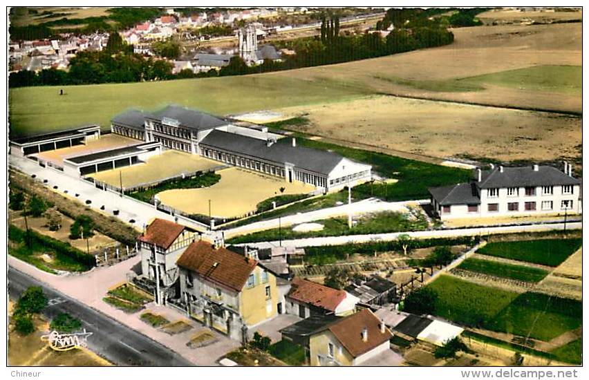 CHARS LE GROUPE SCOLAIRE VUE AERIENNE - Chars