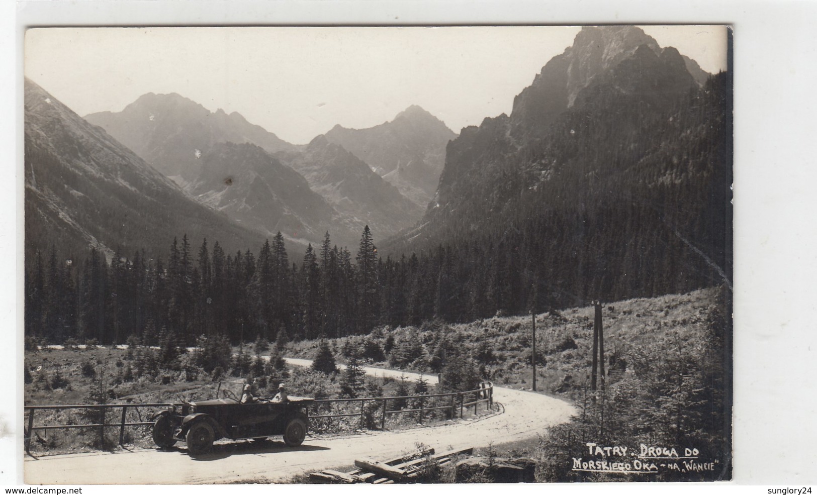 Poland. Tatras. Road. A Car. - Pologne