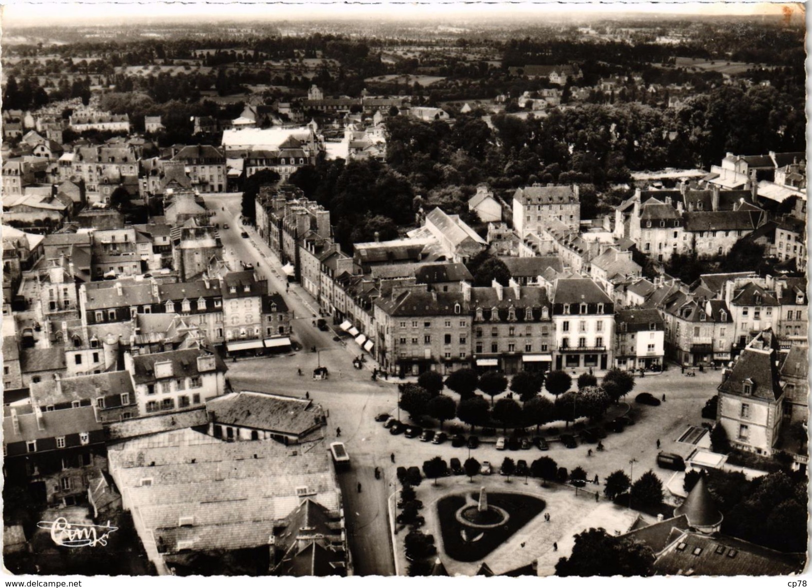 DINAN (22) La Place Duclos - Vue Aérienne - Vue D'avion - Rare - - Dinan