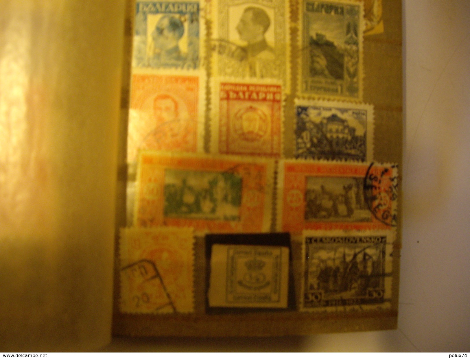 MONDE ENTIERS dans petit album  120 timbres