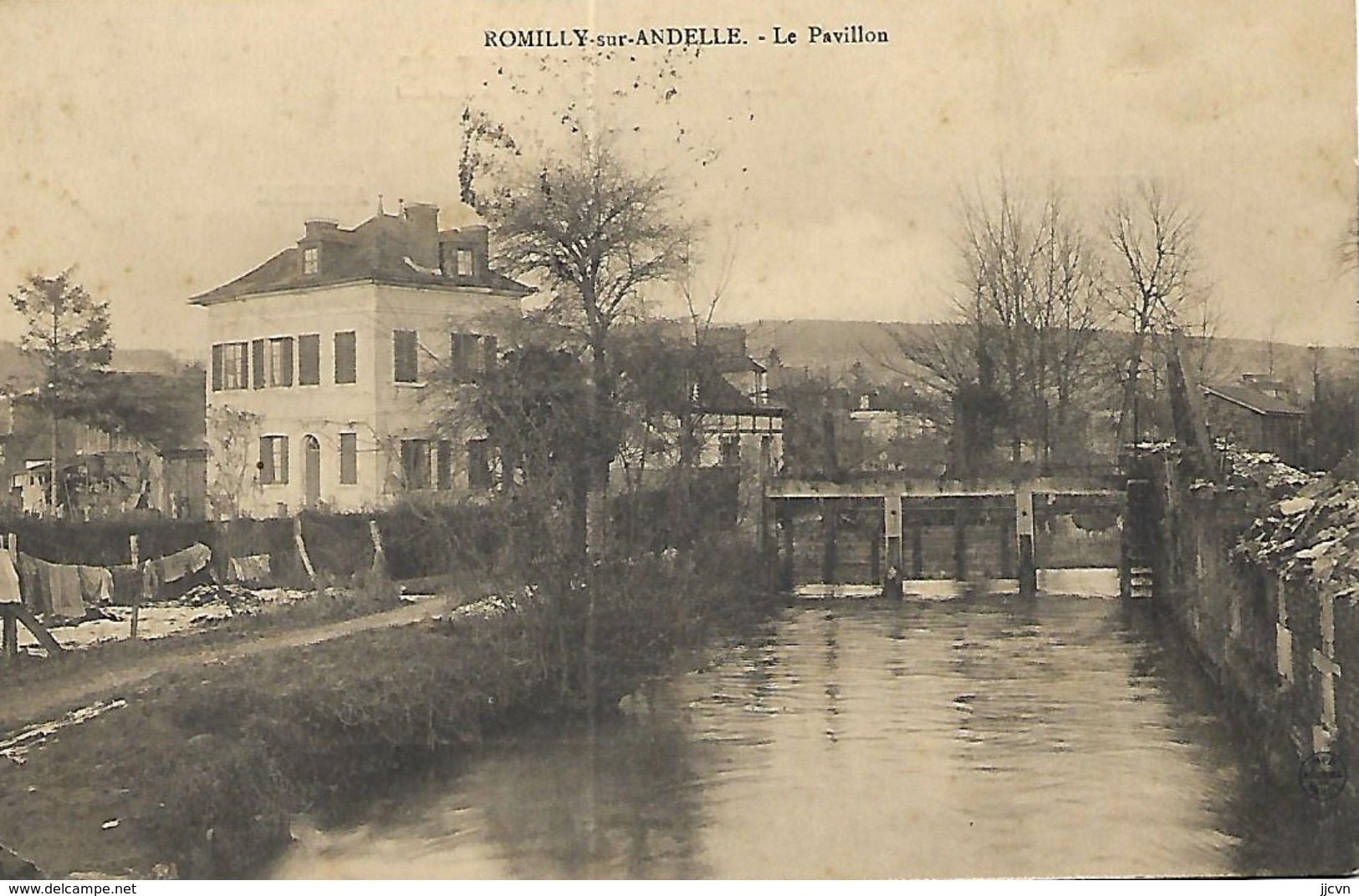 Romilly Sur Andelle - Le Pavillon (rare) - Autres & Non Classés